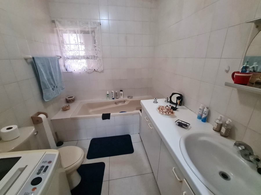 3 Bedroom Property for Sale in Jeffreys Bay Central Eastern Cape